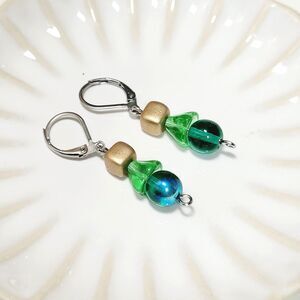 NEW Earrings Petite flower dangle earrings green fairy earrings handm 690grgr#fs